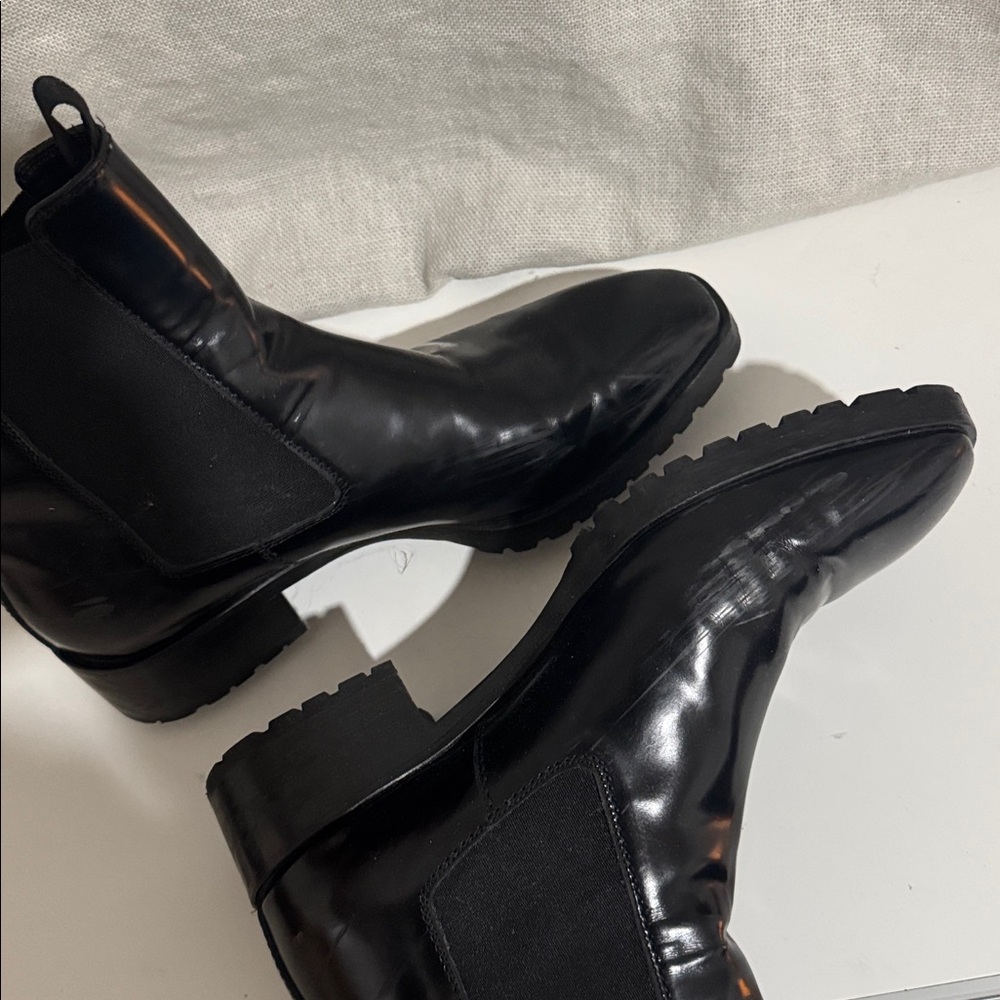 Aeyde Black Chelsea Boots - Picture 4 of 5